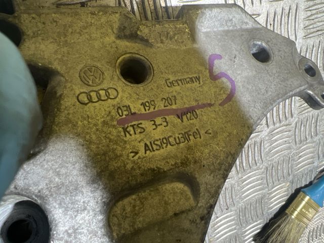 bontott VW TIGUAN Motor Tartó Bak Jobb