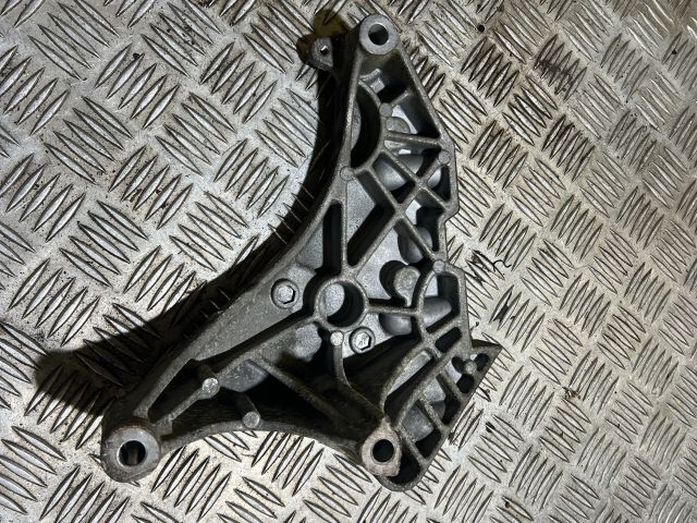 bontott VW TIGUAN Motor Tartó Bak Jobb