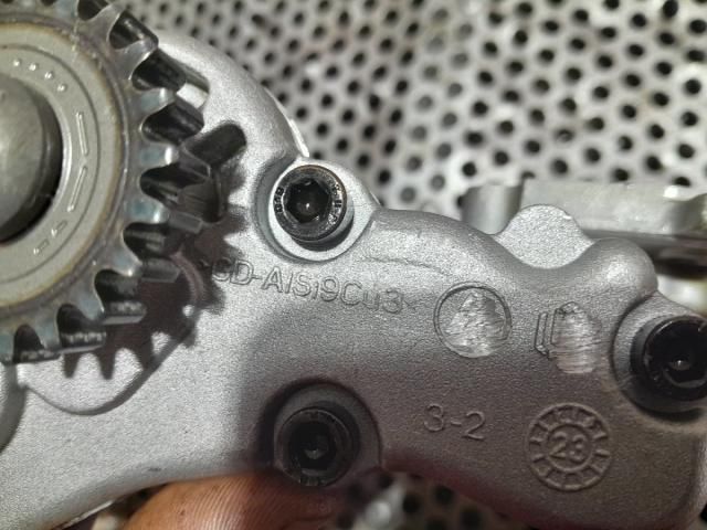 bontott VW TIGUAN Olajszivattyú