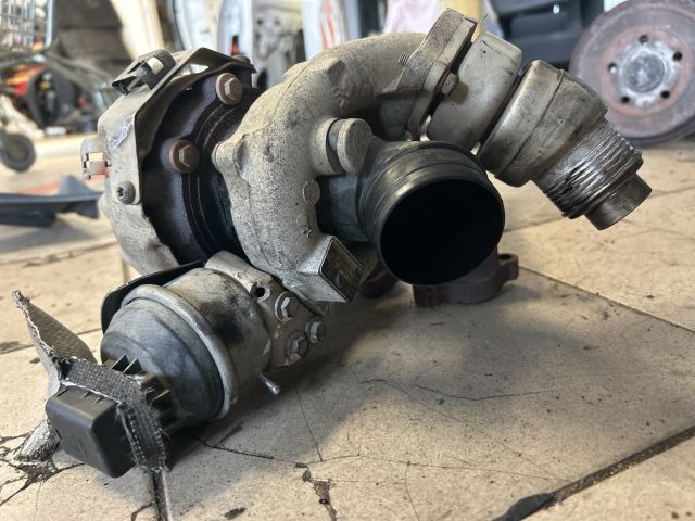 bontott VW TIGUAN Turbó