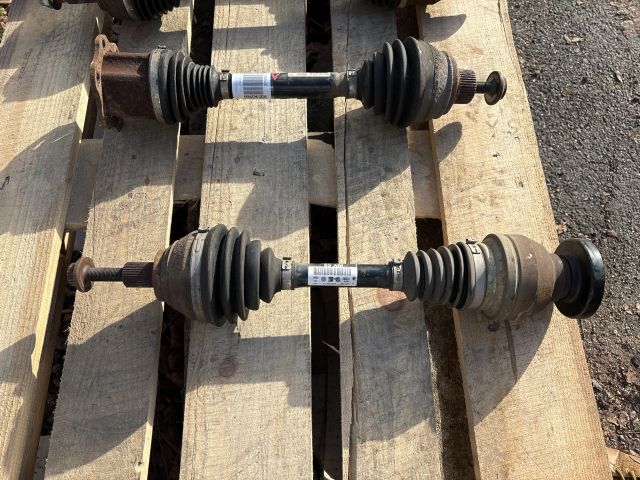 bontott VW TIGUAN Bal Féltengely