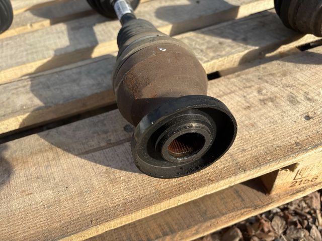 bontott VW TIGUAN Bal Féltengely