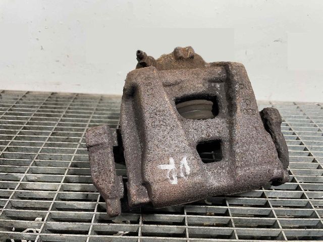 bontott VW TIGUAN Jobb első Féknyereg Munkahengerrel