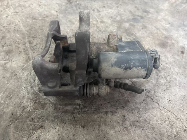 bontott VW TIGUAN Jobb hátsó Féknyereg Munkahengerrel