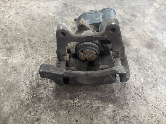 bontott VW TIGUAN Jobb hátsó Féknyereg Munkahengerrel