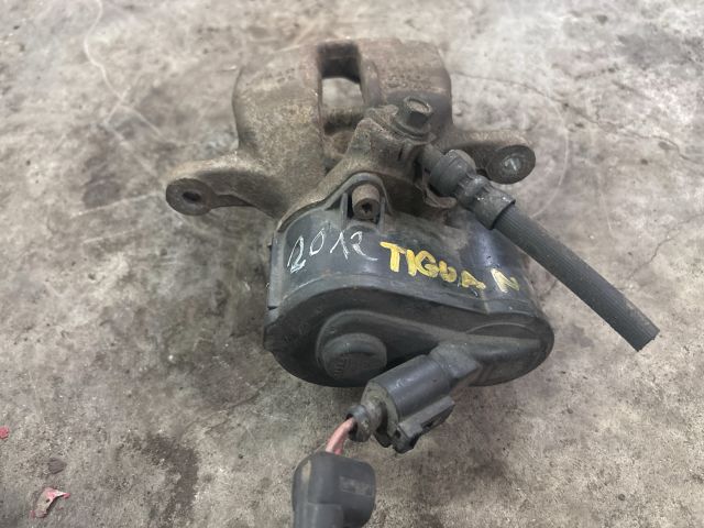 bontott VW TIGUAN Jobb hátsó Féknyereg Munkahengerrel