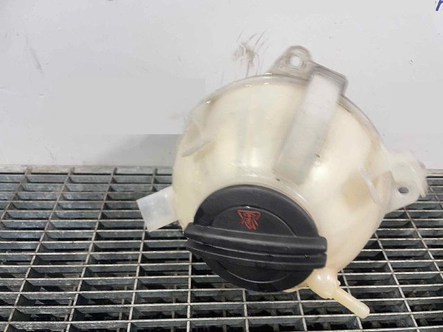 bontott VW TIGUAN Kiegyenlítő Tartály