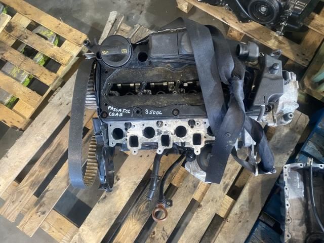 bontott VW TIGUAN Motor (Fűzött blokk hengerfejjel)