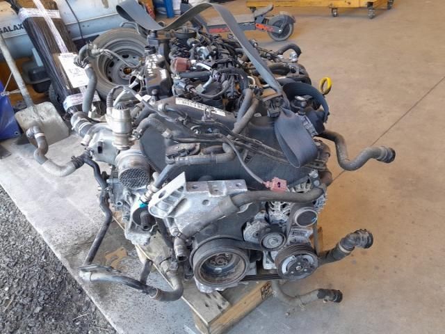 bontott VW TIGUAN Motor (Fűzött blokk hengerfejjel)