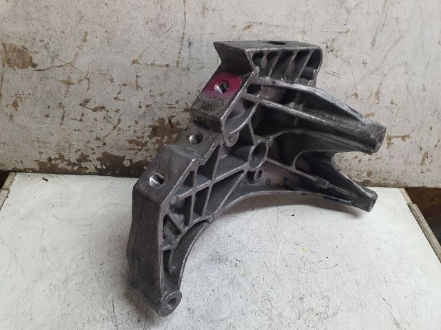 bontott VW TIGUAN Motor Tartó Bak (Fém)