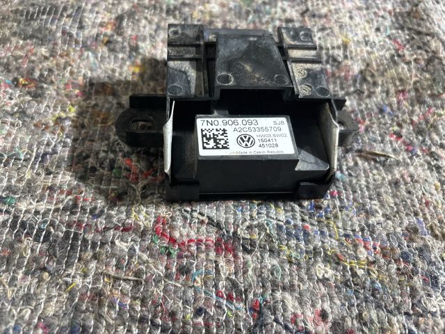 bontott VW TIGUAN Üzemanyag Szivattyú Relé