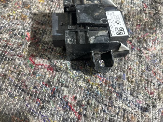 bontott VW TIGUAN Üzemanyag Szivattyú Relé