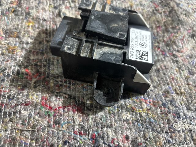 bontott VW TIGUAN Üzemanyag Szivattyú Relé