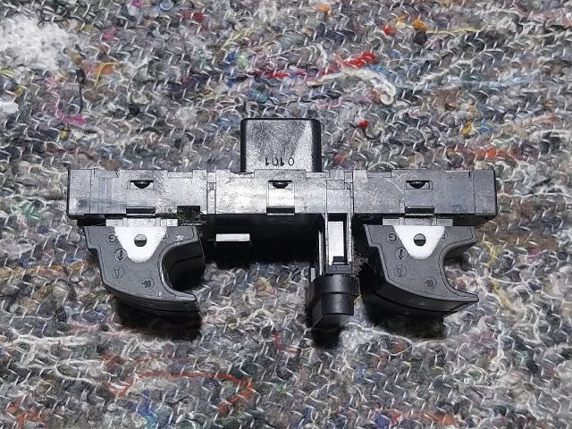 bontott VW TIGUAN Ablakemelő Kapcsoló Négyes / Kettes