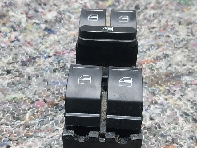 bontott VW TIGUAN Ablakemelő Kapcsoló Négyes / Kettes