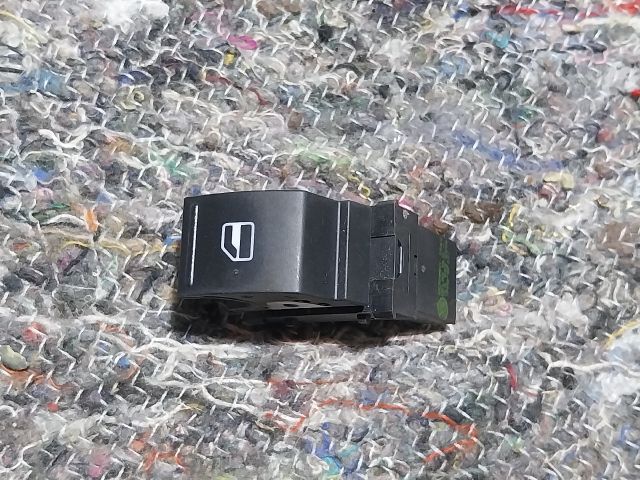 bontott VW TIGUAN Ablakemelő Kapcsoló (Pozíciófüggetlen)