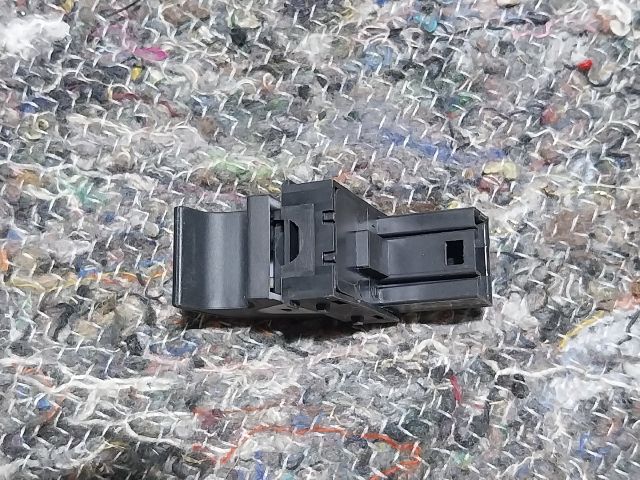 bontott VW TIGUAN Ablakemelő Kapcsoló (Pozíciófüggetlen)