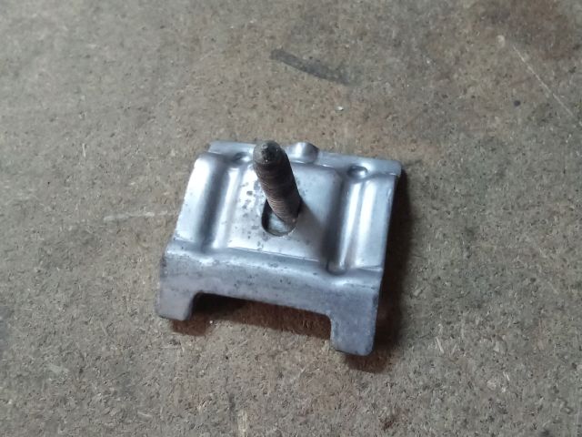 bontott VW TIGUAN Akkumulátor Leszorító