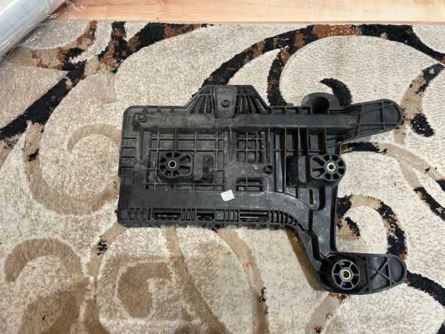 bontott VW TIGUAN Akkumulátor Tartó