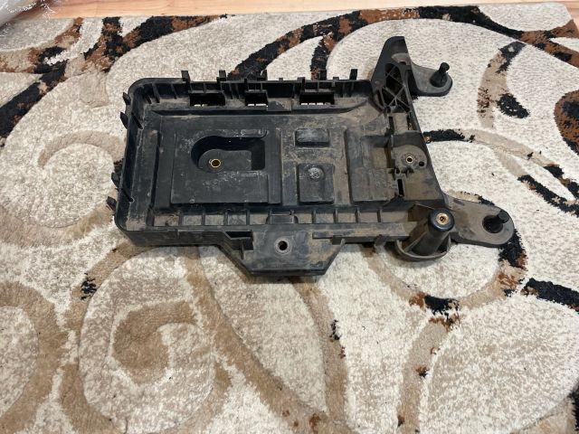 bontott VW TIGUAN Akkumulátor Tartó