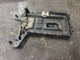 bontott VW TIGUAN Akkumulátor Tartó
