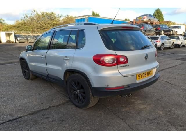 bontott VW TIGUAN Alsó Padlólemez Burkolat