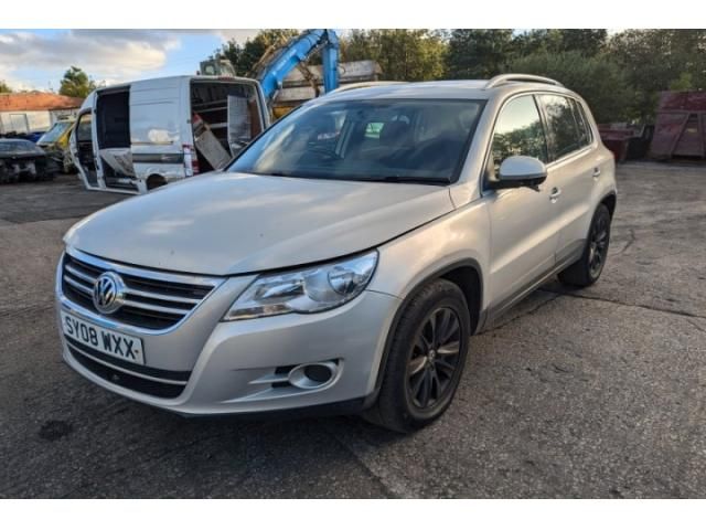 bontott VW TIGUAN Alsó Padlólemez Burkolat