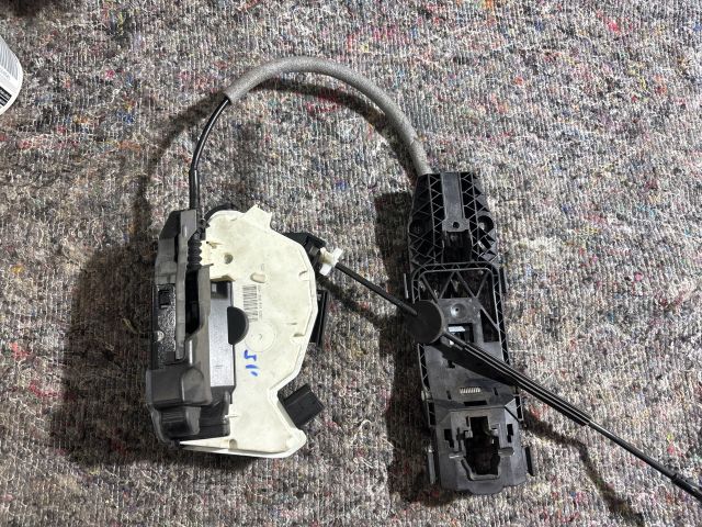 bontott VW TIGUAN Bal Csomagtérajtó Zárszerkezet