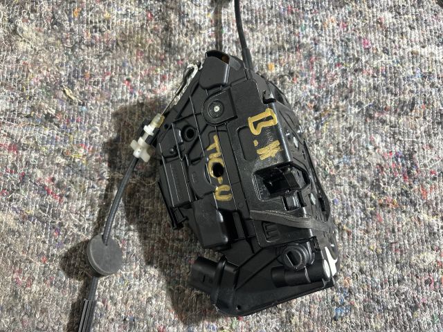 bontott VW TIGUAN Bal Csomagtérajtó Zárszerkezet