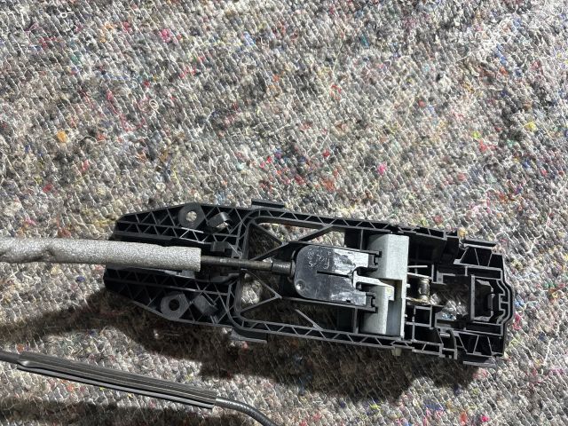 bontott VW TIGUAN Bal Csomagtérajtó Zárszerkezet