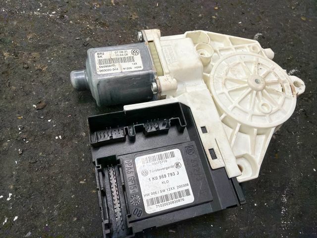 bontott VW TIGUAN Bal első Ablakemelő Motor