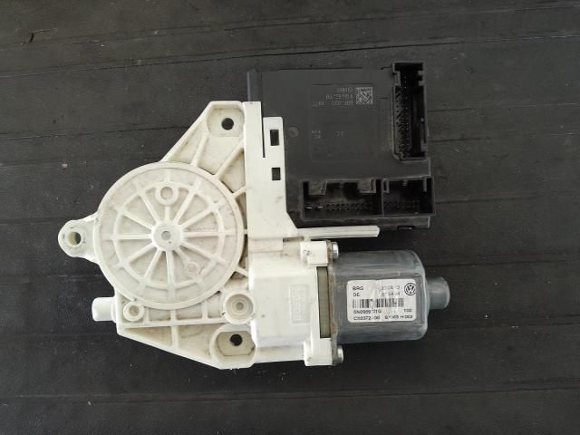 bontott VW TIGUAN Bal első Ablakemelő Motor