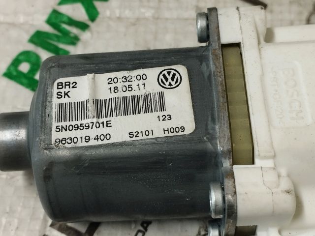 bontott VW TIGUAN Bal első Ablakemelő Motor