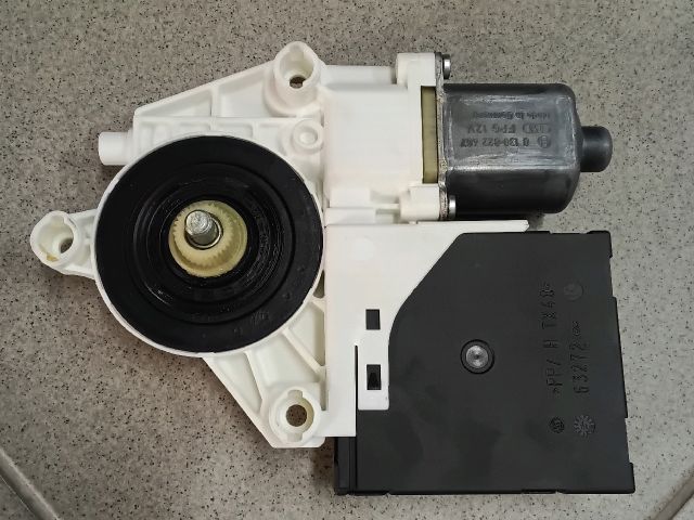 bontott VW TIGUAN Bal első Ablakemelő Motor