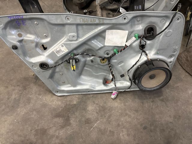 bontott VW TIGUAN Bal első Ablakemelő Szerkezet (Elektromos)