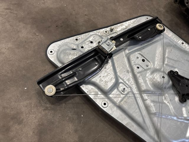 bontott VW TIGUAN Bal első Ablakemelő Szerkezet (Elektromos)