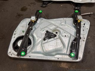 bontott VW TIGUAN Bal első Ablakemelő Szerkezet (Elektromos)