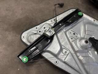 bontott VW TIGUAN Bal első Ablakemelő Szerkezet (Elektromos)
