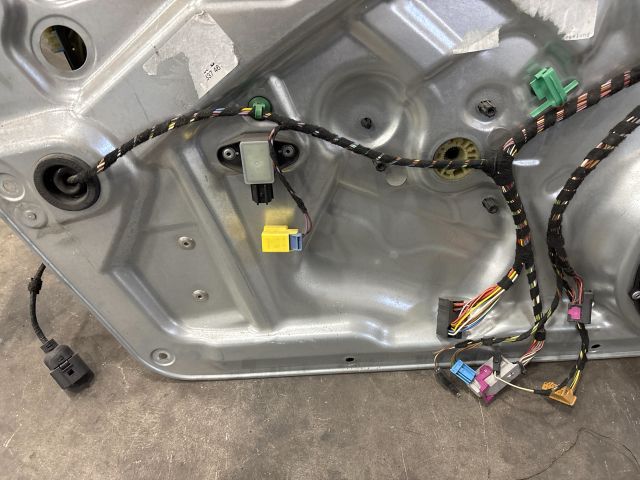 bontott VW TIGUAN Bal első Ablakemelő Szerkezet (Elektromos)