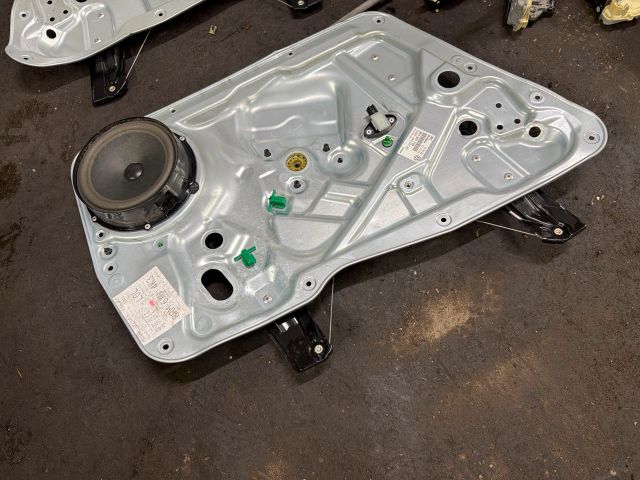 bontott VW TIGUAN Bal első Ablakemelő Szerkezet (Elektromos)