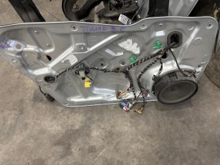 bontott VW TIGUAN Bal első Ablakemelő Szerkezet (Elektromos)