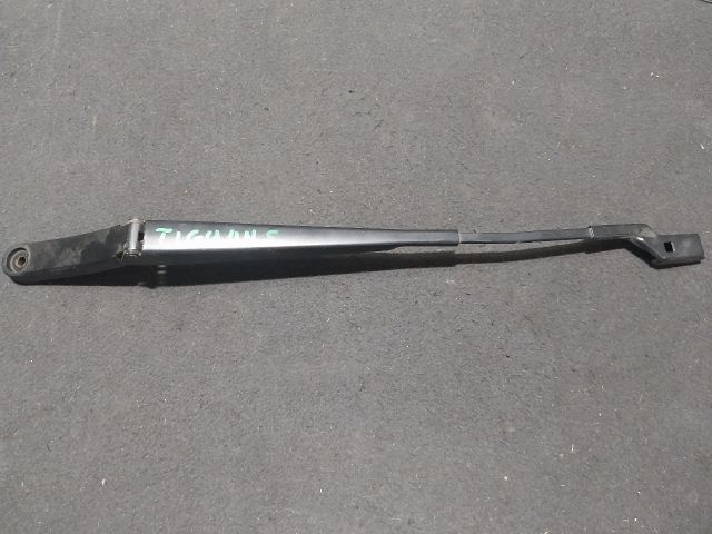 bontott VW TIGUAN Bal első Ablaktörlő Kar