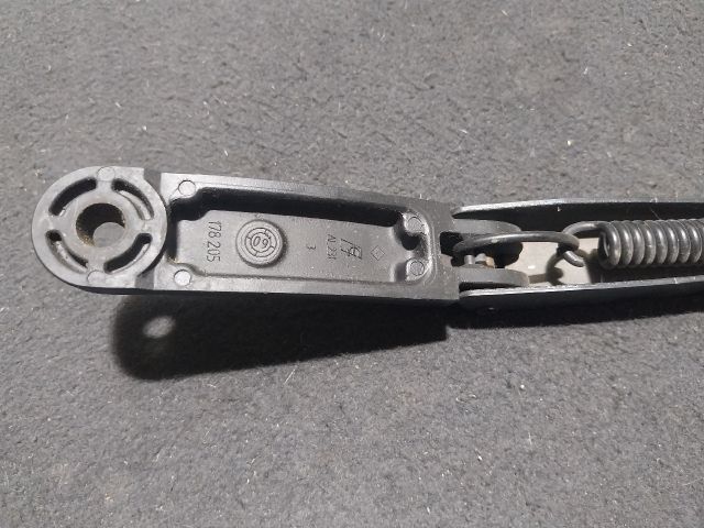 bontott VW TIGUAN Bal első Ablaktörlő Kar