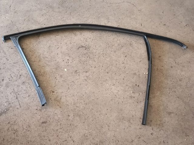 bontott VW TIGUAN Bal első Ablakvezető Gumi