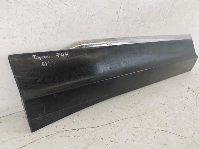 bontott VW TIGUAN Bal első Ajtó Díszléc