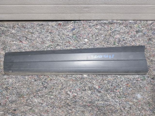 bontott VW TIGUAN Bal első Ajtó Díszléc