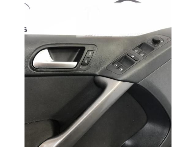 bontott VW TIGUAN Bal első Ajtó Kárpit