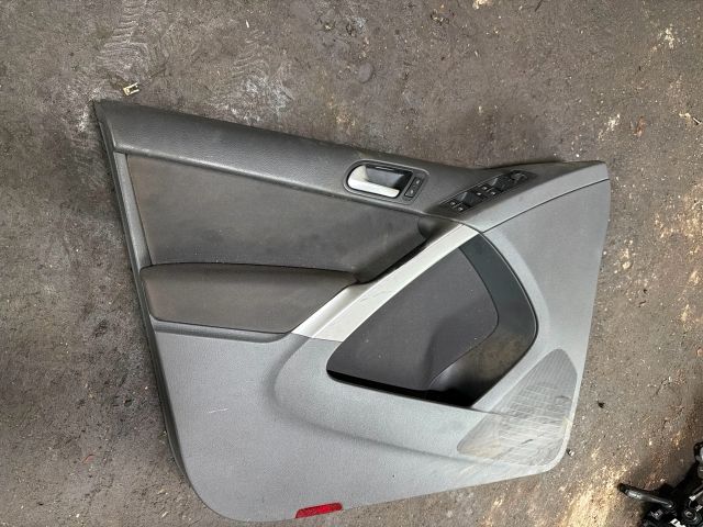 bontott VW TIGUAN Bal első Ajtó Kárpit