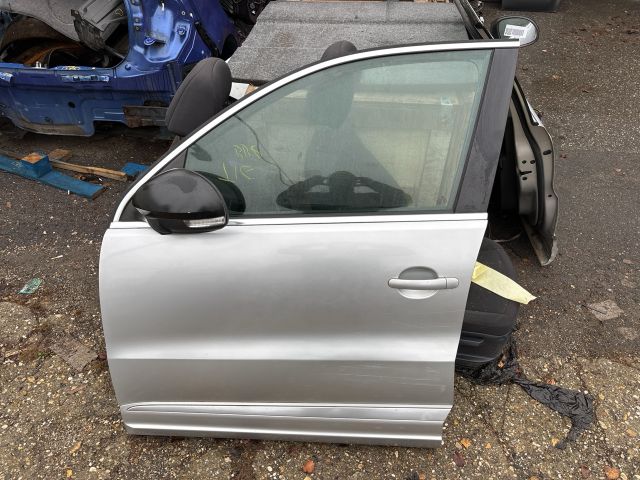 bontott VW TIGUAN Bal első Ajtó (Részeivel)