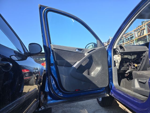 bontott VW TIGUAN Bal első Ajtó (Üres lemez)